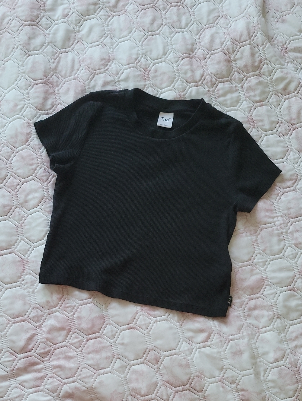 Aritzia Black Ribbed Short Sleeve Crop Top
